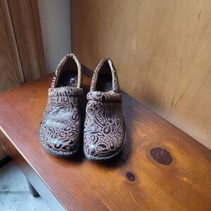 NEW Born Leather Slip on Shoe - Size 9